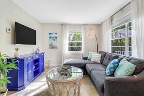 TV - Cottage 1 on Penn - With Pool! (West Palm Beach)