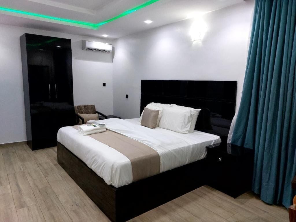 In-room safe, blackout curtains, free WiFi