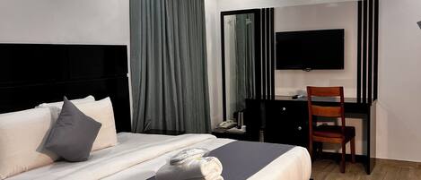 In-room safe, blackout drapes, free WiFi