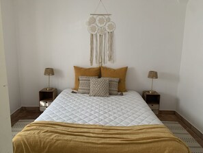 2 habitaciones, tabla de planchar con plancha, wifi y ropa de cama