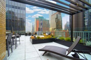 Terrace/patio - Stylish 1BR Residence in Executive Plaza (New York)
