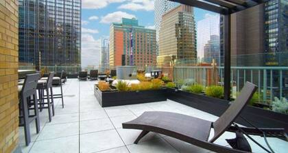 Stylish 1BR Residence in Executive Plaza