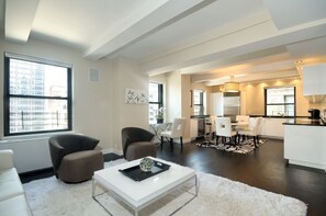 TV - Stylish 1BR Residence in Executive Plaza (New York)