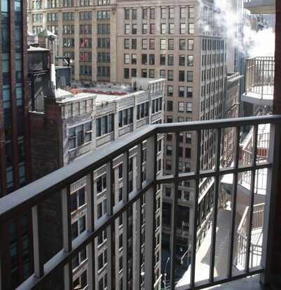 Stylish 1BR Living with Fitness Center at The Nash