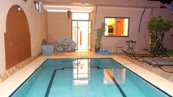 Vila standard, varanda, vista para a piscina | Wi-Fi de cortesia, acesso para cadeiras de rodas