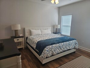 3 bedrooms, iron/ironing board, WiFi, bed sheets - 3BR home minutes to downtown, beach, shops (St. Augustine)