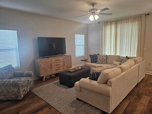 TV, books - 3BR home minutes to downtown, beach, shops (St. Augustine)