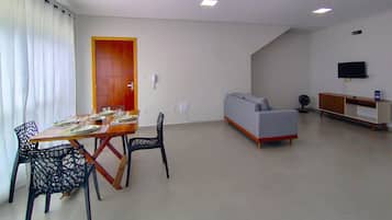 Basic Apartment | Living area