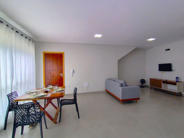 Basic Apartment | Living area - Apt w/ Barbecue Grill 190 m From the Beach Mbu0102 (Barra Velha)