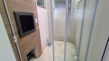 Basic Apartment | Bathroom