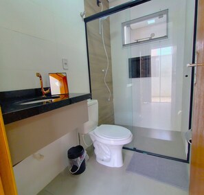 Basic Apartment | Bathroom - Apt w/ Barbecue Grill 190 m From the Beach Mbu0102 (Barra Velha)