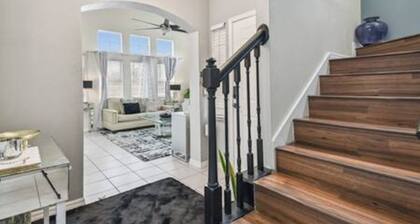 Lake Berkley 4BR Villa - Near Disney & Pool