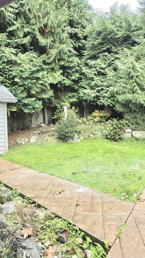 Property grounds - Master bedroom with en-suite bathroom, and a shared kitchen and living room (North Vancouver)