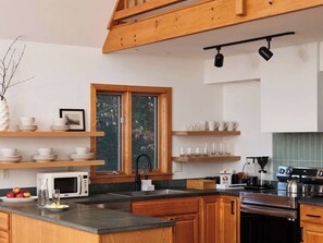 Fridge, microwave, oven, stovetop - 3BR Chalet: Deck, Fire Pit, Gazebo, Forest Views (Roscoe)