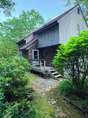 Exterior - Waterville Estate chalet perfect for relaxing stays Access to Pool, Hot Tub, Gym (Campton)