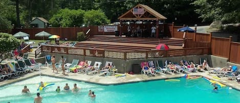 Piscine couverte, piscine extérieure