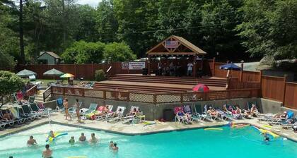 Waterville Estate chalet perfect for relaxing stays Access to Pool, Hot Tub, Gym