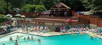 Waterville Estate chalet perfect for relaxing stays Access to Pool, Hot Tub, Gym