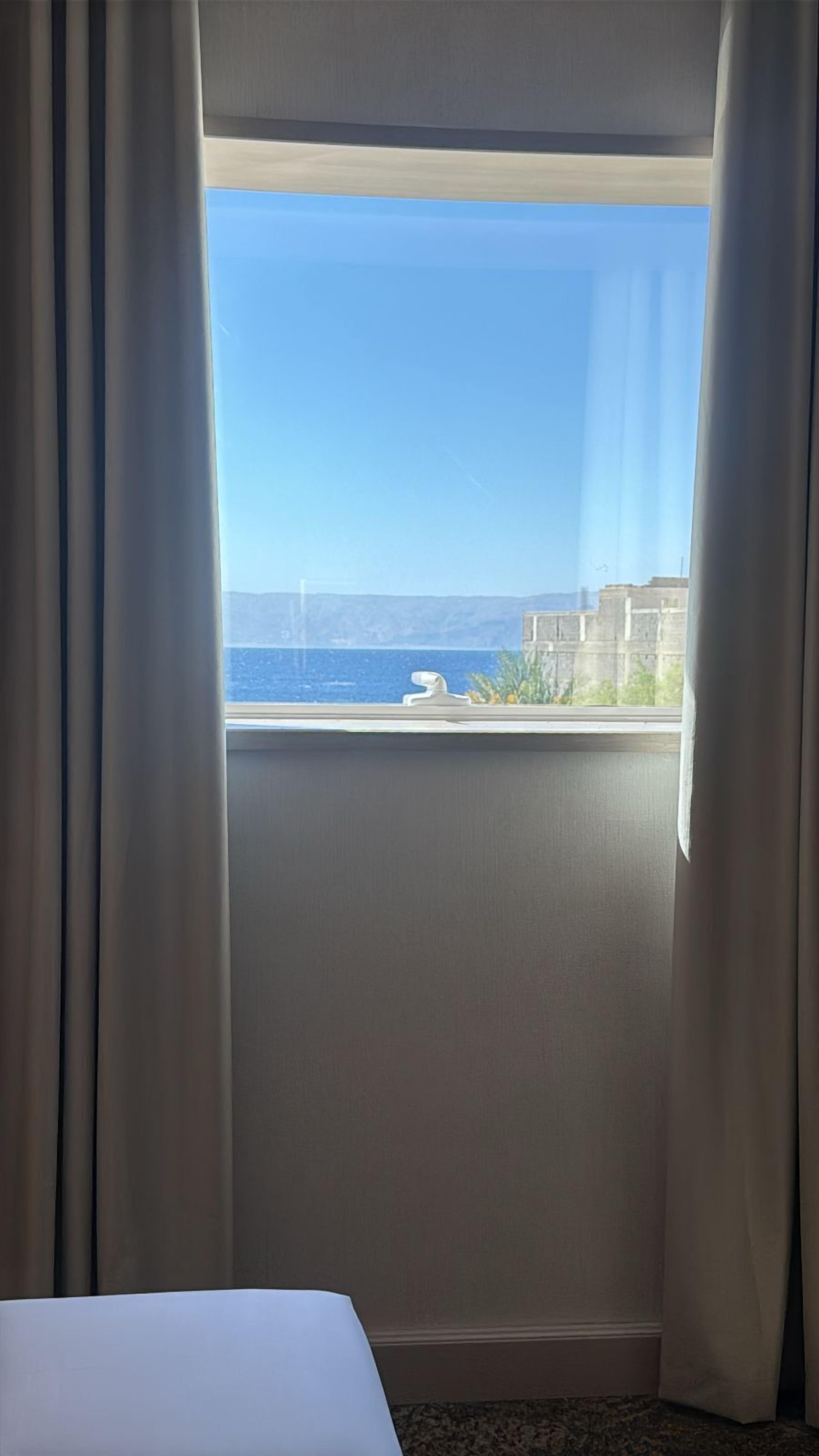 Deluxe Suite, Sea View | In-room safe, laptop workspace, blackout drapes, soundproofing