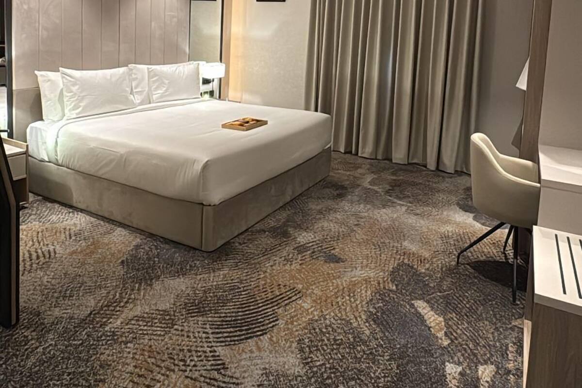 Deluxe Suite, Sea View | In-room safe, laptop workspace, blackout drapes, soundproofing