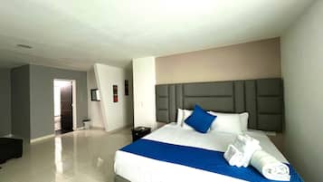 Suite Standar | Tirai kedap cahaya, setrika/meja setrika, dan Wi-Fi gratis