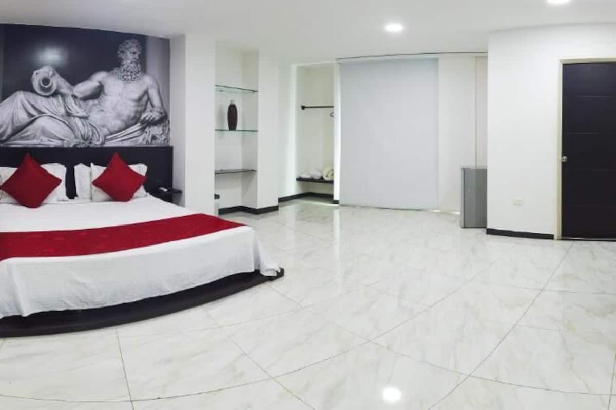 Cortinas blackout, tabla de planchar con plancha y wifi gratis