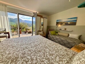 1 bedroom, iron/ironing board, WiFi, bed sheets - East Side Doublebed + 1 Singlebed own Bathroom, morning sun Mountain & Pool View (Zullwil)