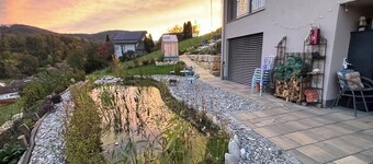 East Side Doublebed + 1 Singlebed own Bathroom, morning sun Mountain & Pool View