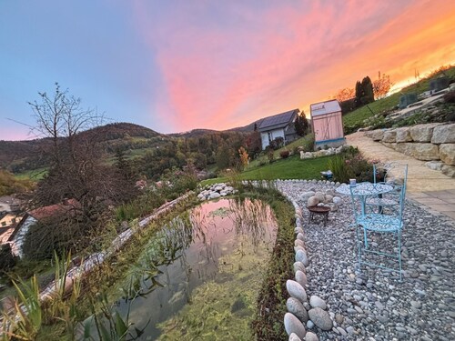 West-Side doubleroom + Singlebed/shower WC/outside veranda/Castel & Garden view