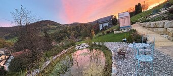 West-Side doubleroom + Singlebed/shower WC/outside veranda/Castel & Garden view