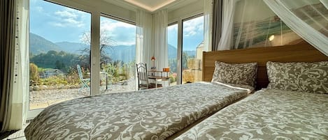 1 bedroom, in-room safe, desk, iron/ironing board