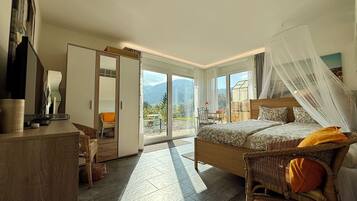 1 Schlafzimmer, Zimmersafe, Schreibtisch, BĂŒgeleisen/BĂŒgelbrett