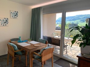 تناول الطعام