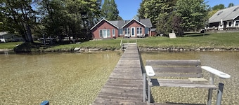 Cozy Lakefront Cabin - A stone throw away from Michigan's best kept secrets!
