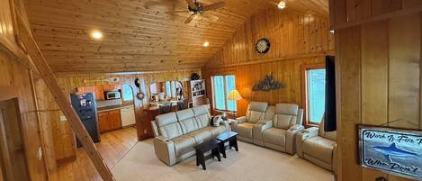 تلفزيون ذكي، مدفأة، كُتُب، طابعة