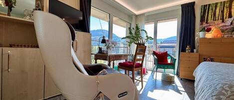 1 bedroom, in-room safe, desk, iron/ironing board