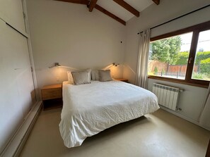 Bügeleisen/Bügelbrett, kostenloses WLAN, Bettwäsche