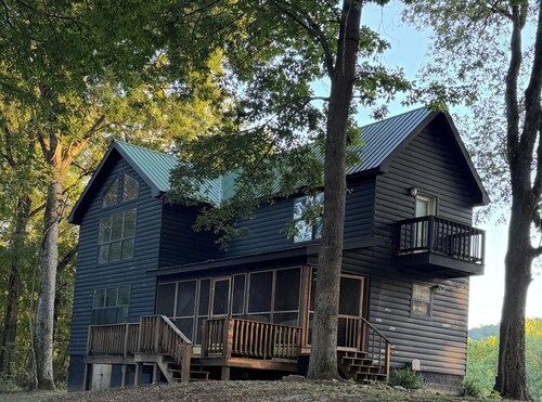 Breathtaking river stay: 3 bedrooms, big views, and pure mountain quiet.