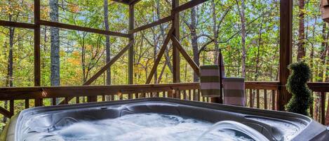 Outdoor spa tub