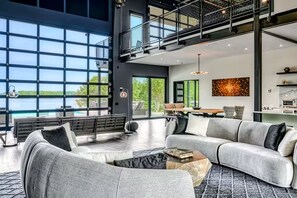 Smart-tv, tv-spel och ett bordtennisbord