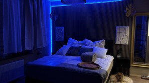 Room - Smart Home forest apartment with romantic forest wagon (Neustadt am Rübenberge)