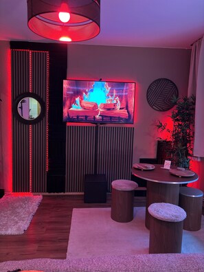 Interior - Smart Home forest apartment with romantic forest wagon (Neustadt am Rübenberge)