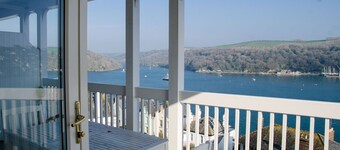 SEA BLUE Stunning coastal views and parking in beautiful Fowey, Cornwall