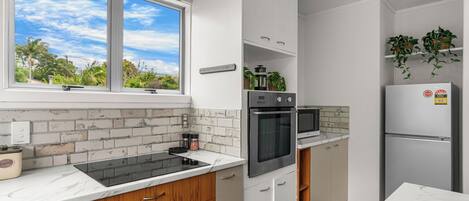 Refrigerador, microondas, lavavajillas y tostadora