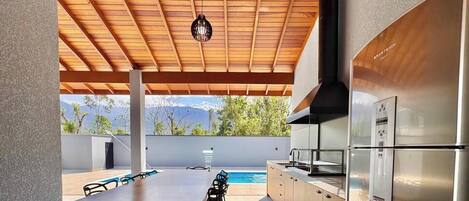 تناول الطعام بالخارج