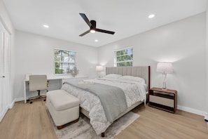 2 habitaciones, escritorio, tabla de planchar con plancha y wifi gratis 
