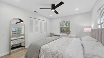 2 habitaciones, escritorio, tabla de planchar con plancha y wifi gratis
