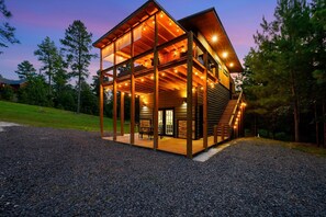 Exterior - Double Magic - Unique Cabin for 6 - Pond, Hot Tub (Broken Bow)