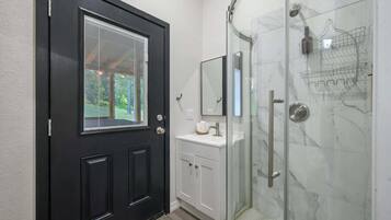 Cabin, Multiple Beds, Hot Tub (Double Magic) | Bathroom