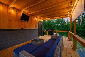 Terrace/patio - Double Magic - Unique Cabin for 6 - Pond, Hot Tub (Broken Bow)
